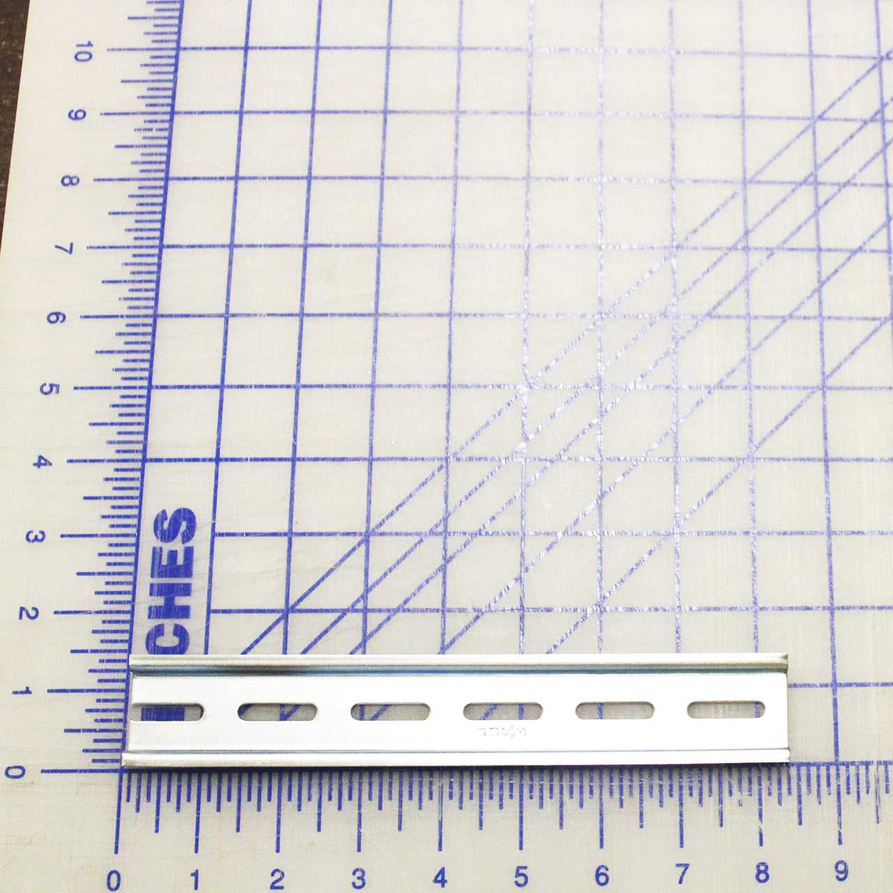 3051-0032 Poweramp Mounting Rail, 35Mmdin, 39"