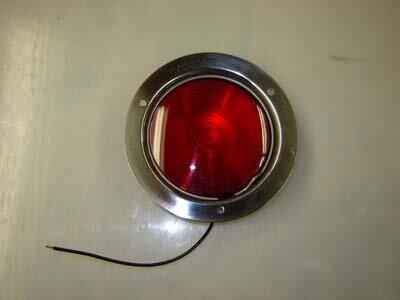 06-0-016 Red Light, Outside - Nova