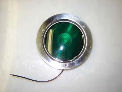 06-0-017 Green Light, Outside - Nova